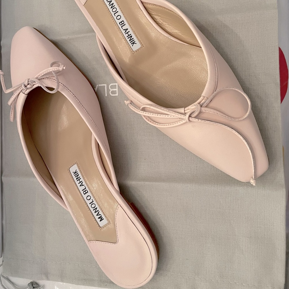 NEW AUTHENTIC MANOLO BLAHNIK PINK FLATS